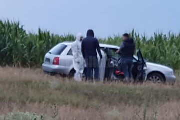 Politistul a fost gasit in autoturismul Audi, la marginea orasului