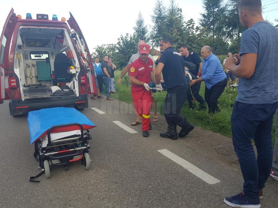 Grav ranit, tanarul a fost preluat de un echipaj al ambulantei si transportat la spital