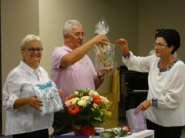 Cadourile oferite de familia primarului Ion Lungu autoarei cărții Pelerin în Țara Sfântă