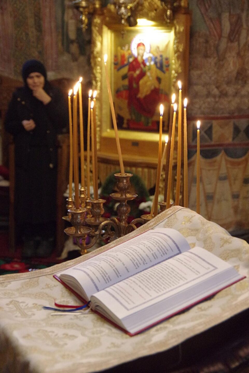 Slujbă arhierească în Parohia Forăști: „Evanghelia nu e ca o carte de istorie”