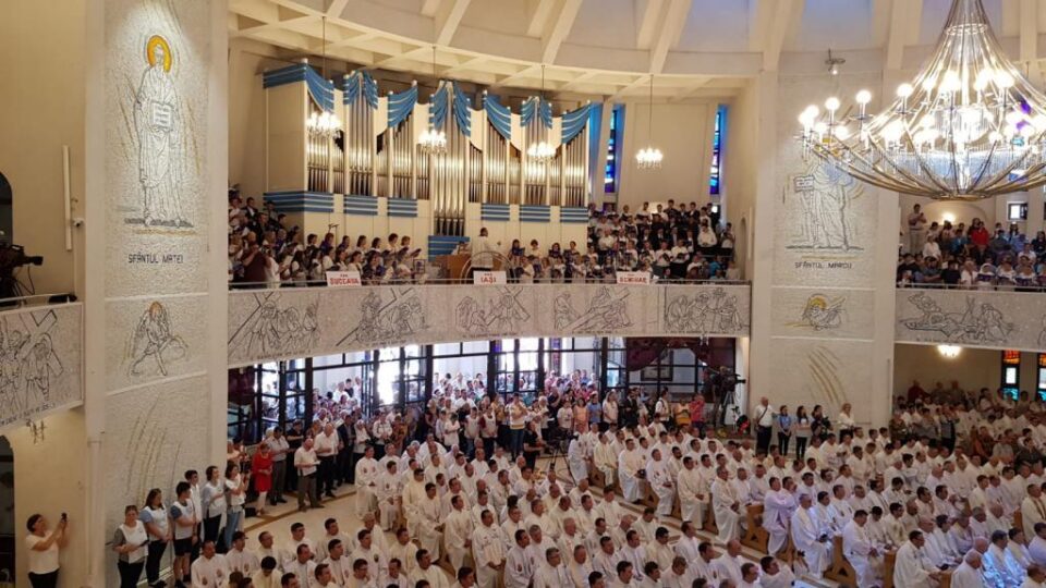 Monseniorul Iosif Păuleț a fost consacrat și instalat ieri episcop al Diecezei Romano-Catolice de Iași