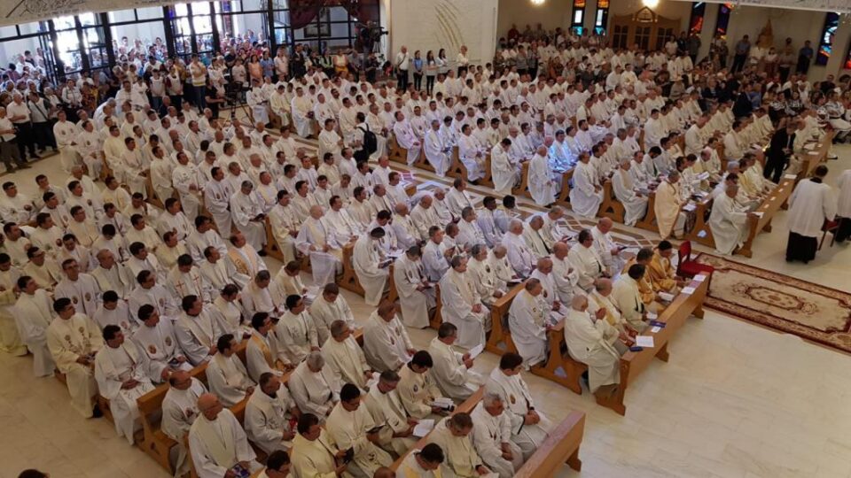 Monseniorul Iosif Păuleț a fost consacrat și instalat ieri episcop al Diecezei Romano-Catolice de Iași