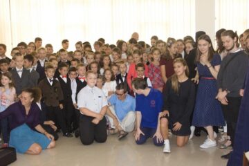 Violonistul Alexandru Tomescu a vizitat recent Așezământul ,,Sf. Ierarh Leontie” din Rădăuți