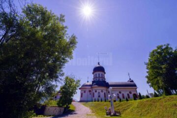 Monahul, „chemat să-I vorbească lui Dumnezeu despre oameni”