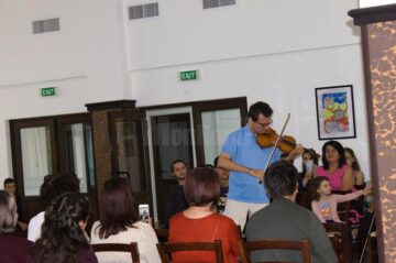 Violonistul Alexandru Tomescu a vizitat recent Așezământul de copii ,,Sf. Ierarh Leontie” din Rădăuți