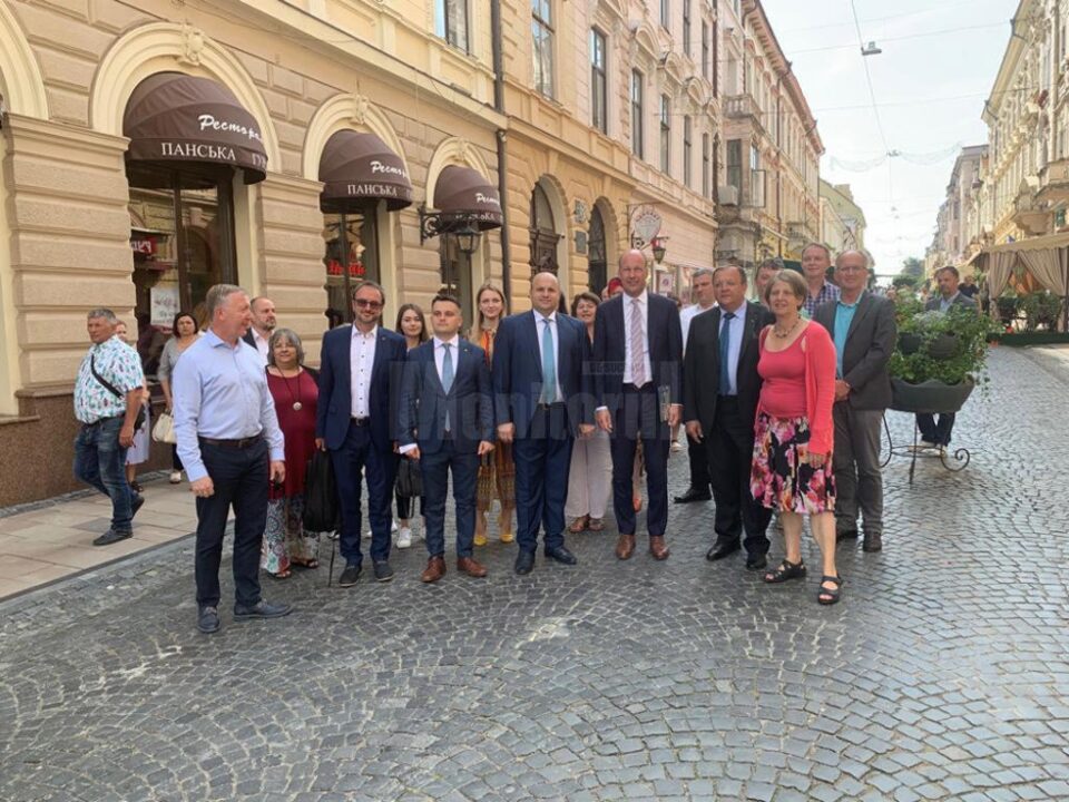 Gheorghe Flutur alături de conducerile regiunilor Cernăuți și Schwaben