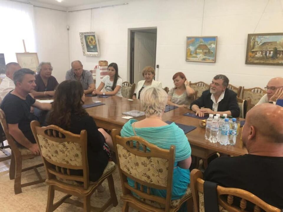 Delegația românească, însoțită de conducerea Teatrului Dramatic Olga Kobileanska Cernăuți, a fost primită la Consulatul General al României la Cernăuți 2