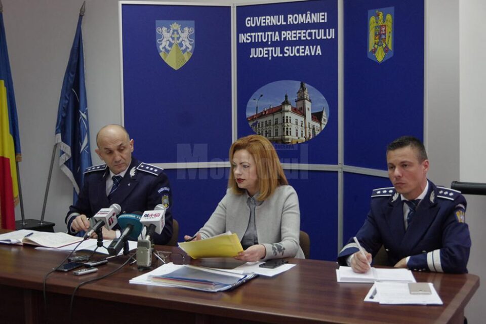 Șeful IPJ, Adrian Buga, prefectul Mirela Adomnicăi și purtătorul de cuvant al IPJ, Ionuț Iepureanu