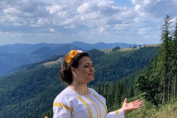 „Românie, draga mea”, cea mai recentă piesă lansată de artista Laura Olteanu, dedicată românilor de pretutindeni