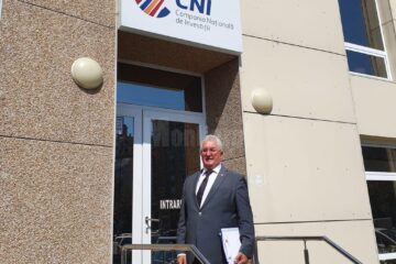 Actualizarea devizelor de lucrări la Sala Polivalentă și finanțarea unui nou teren de fotbal, discutate de Lungu la CNI