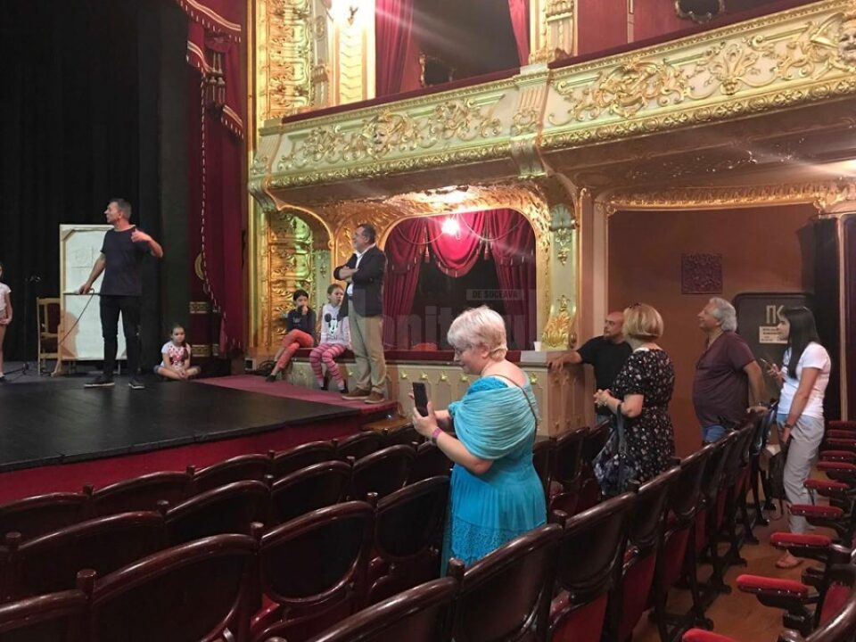 Delegația românească, însoțită de conducerea Teatrului Dramatic Olga Kobileanska Cernăuți, a fost primită la Consulatul General al României la Cernăuți 3