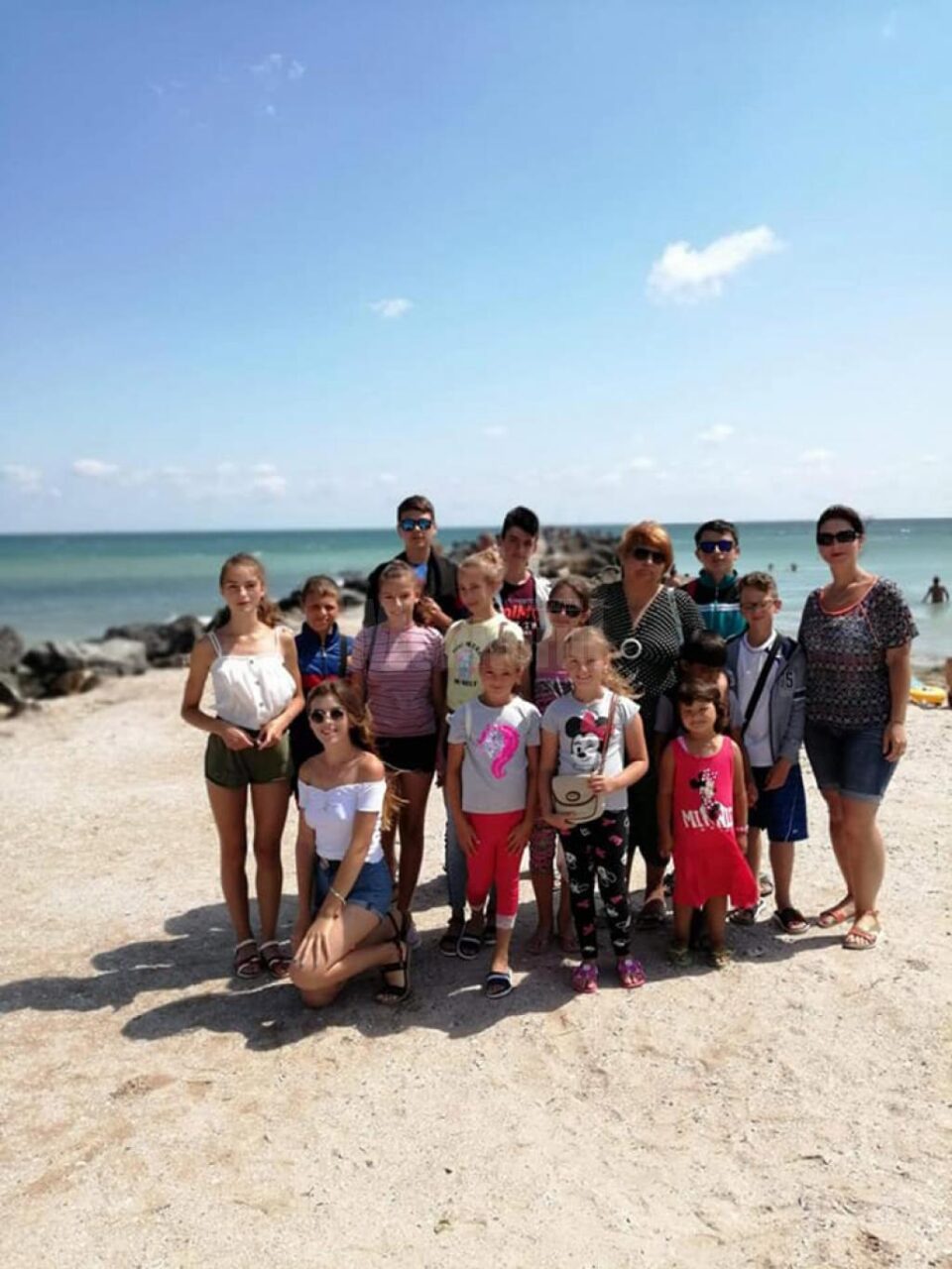 Un grup de copii din Bechișești a beneficiat de o vacanță la malul Marii Negre