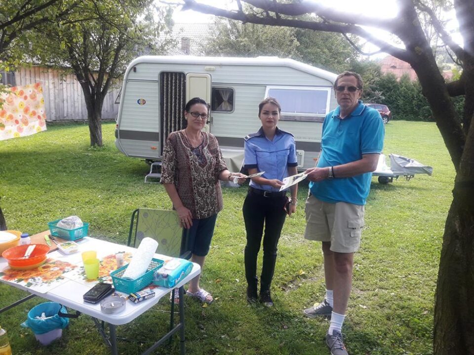 Turiștii care vin în județul Suceava, sfătuiți de polițiști cum să se păzească de hoți