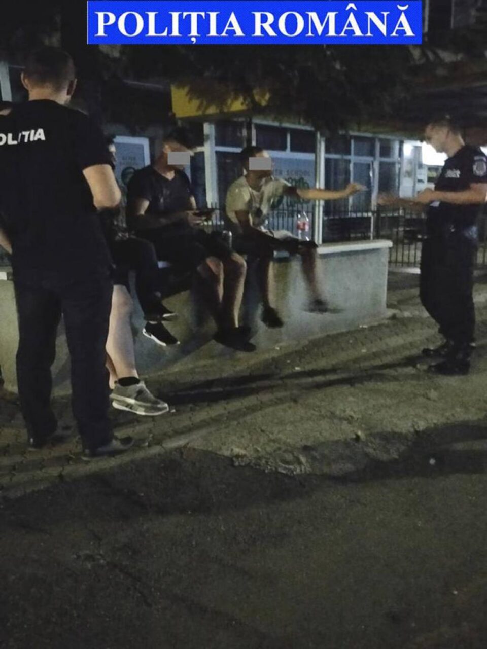 În serile de joi, vineri și sâmbătă au fost luați la întrebări și legitimați sute de tineri