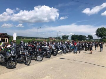 Tradiționala paradă a motocicliștilor, de sâmbătă, s-a încheiat la Mănăstirea Dragomirna