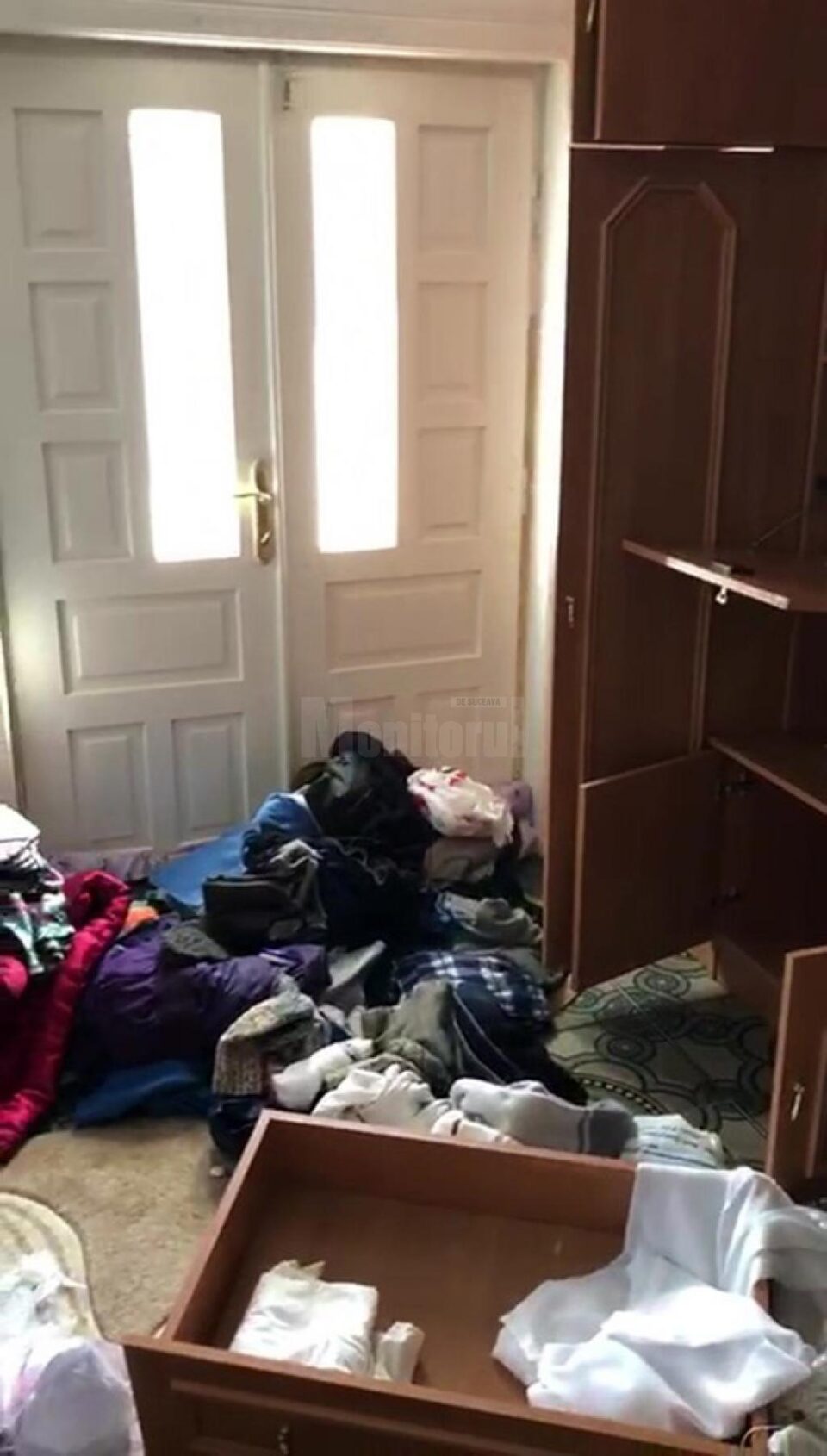 Casa răvășită de hoți