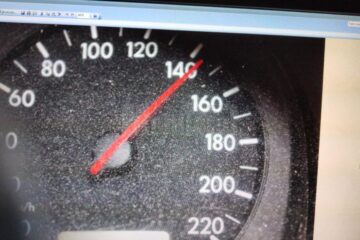 Acul kilometrajului, blocat la 141 km/h
