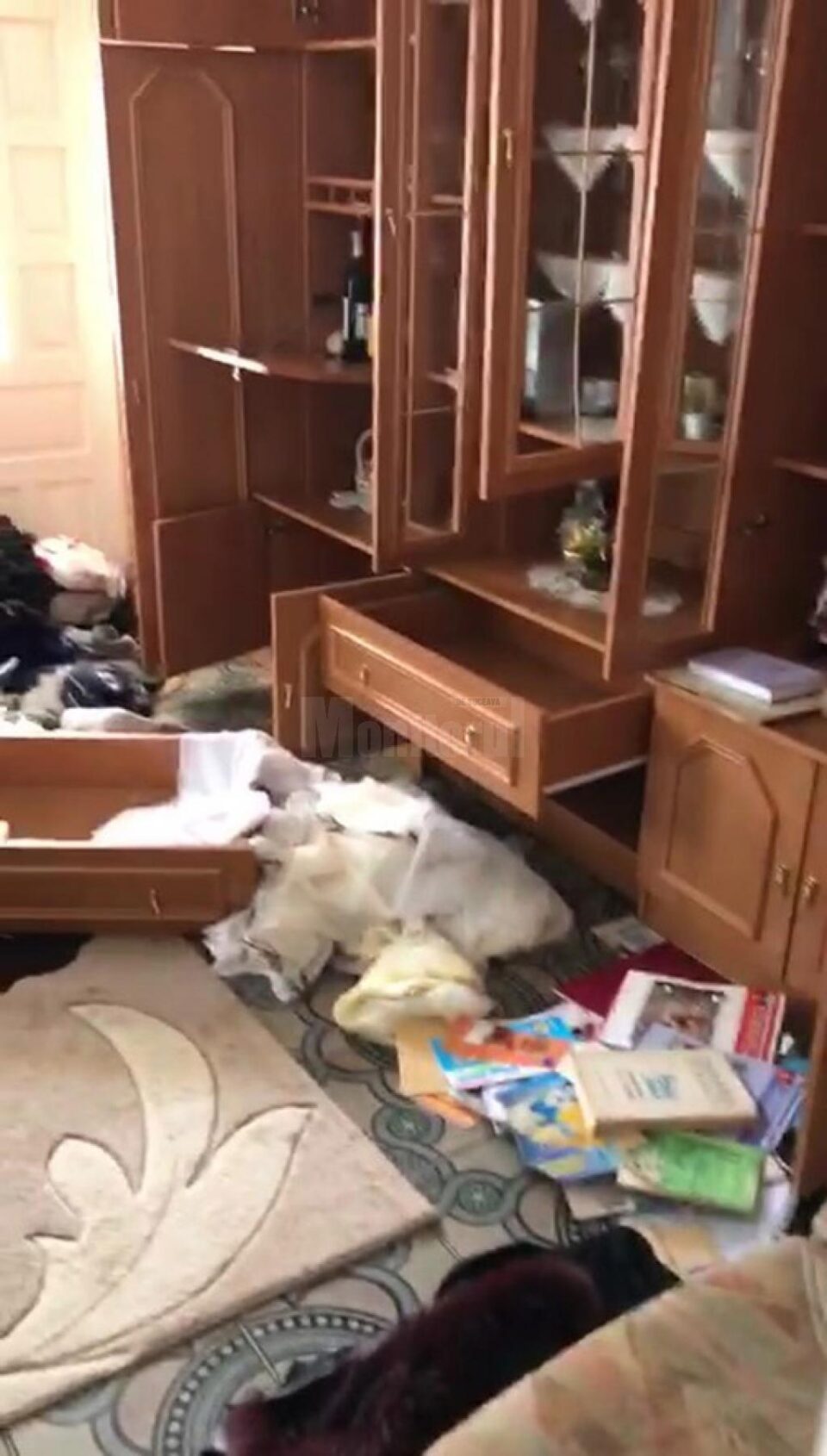 Casa răvășită de hoți