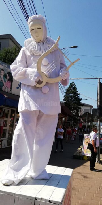 Statui vivante pe străzile Sucevei