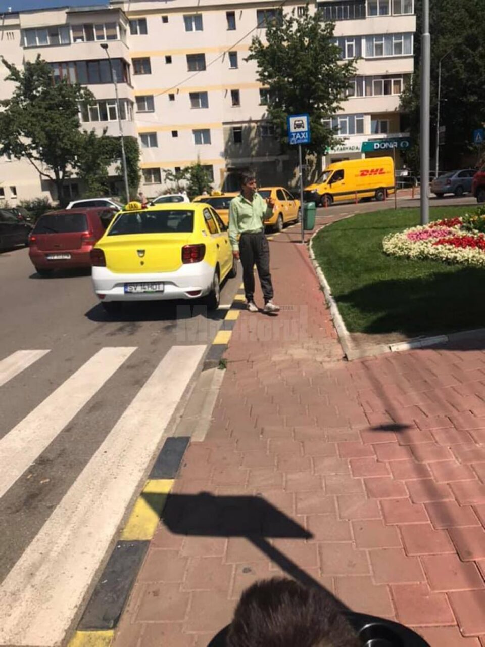 Bărbatul obișnuia să se plimbe agitat dintr-un loc în altul în stația de taxi și să-și abordeze colegii cu diferite teorii fanteziste