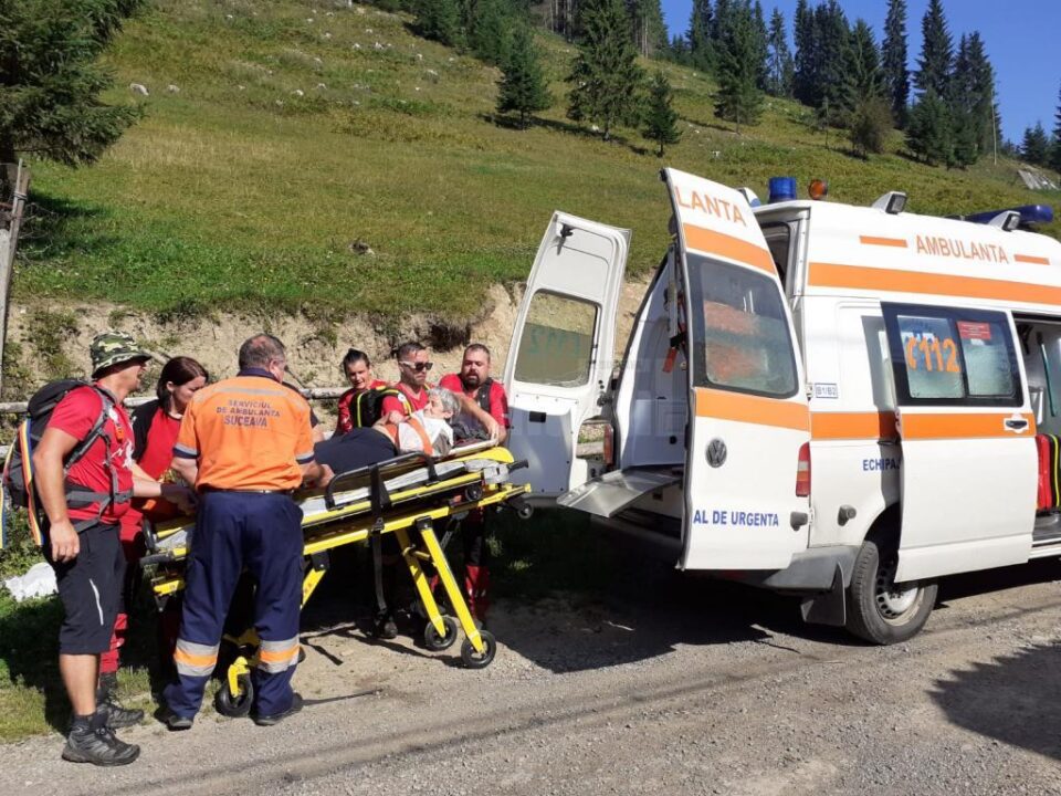O femeie de 71 de ani plecată la cules de ciuperci, găsită după ore bune de căutări