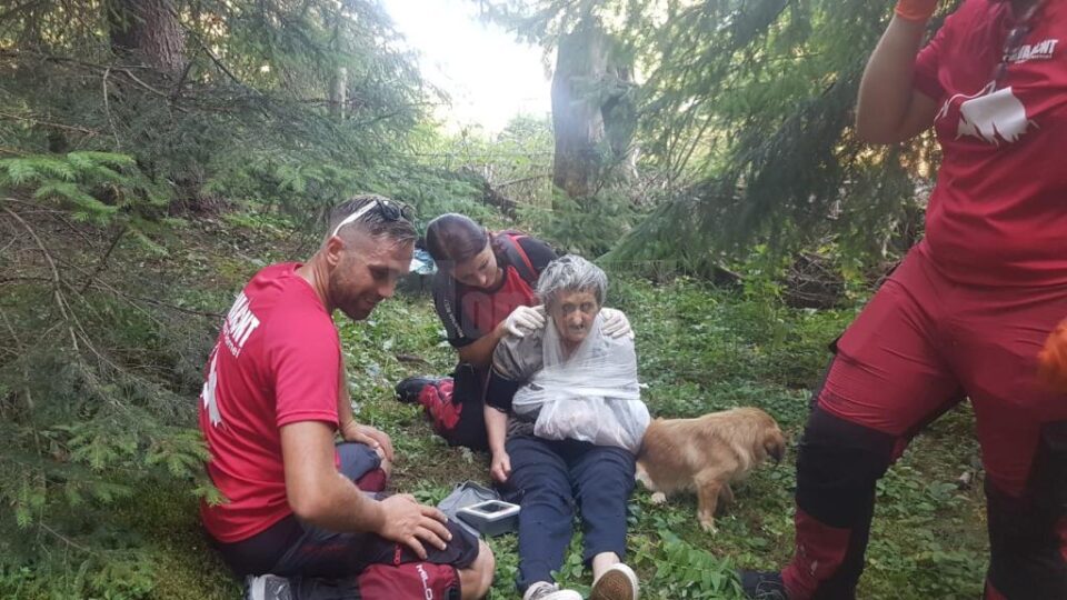 După circa trei ore de căutări, bătrâna a fost găsită