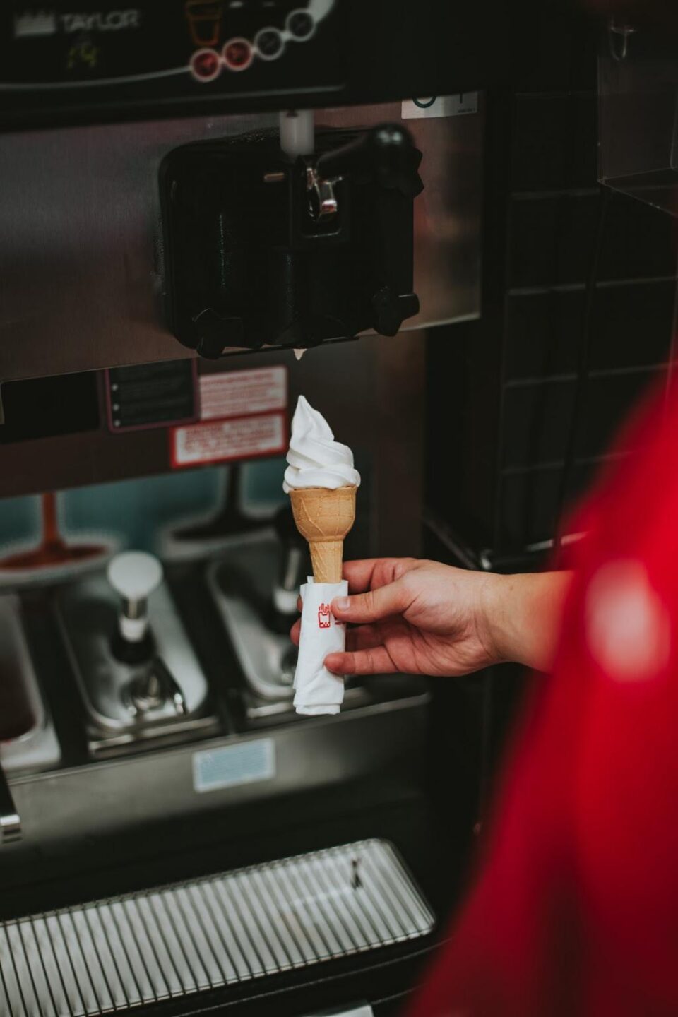 INGHETATA GRATIS PE 15 AUGUST LA FRYDAY !