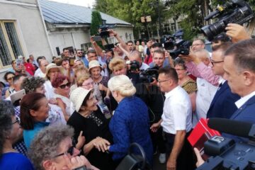 Primire călduroasă la Fălticeni a premierului Viorica Dăncilă