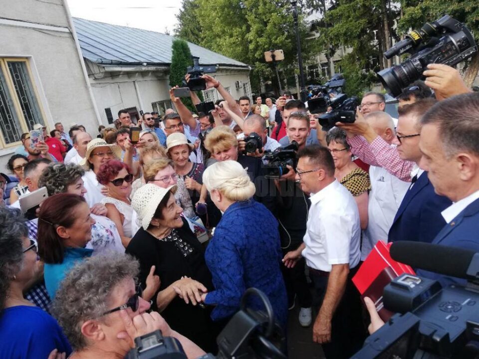 Primire călduroasă la Fălticeni a premierului Viorica Dăncilă