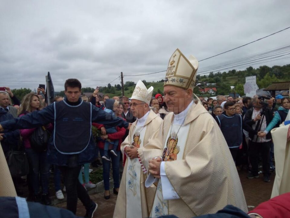 Pelerini din țară și străinătate, la marea sărbătoare de la Sanctuarul Marian de la Cacica