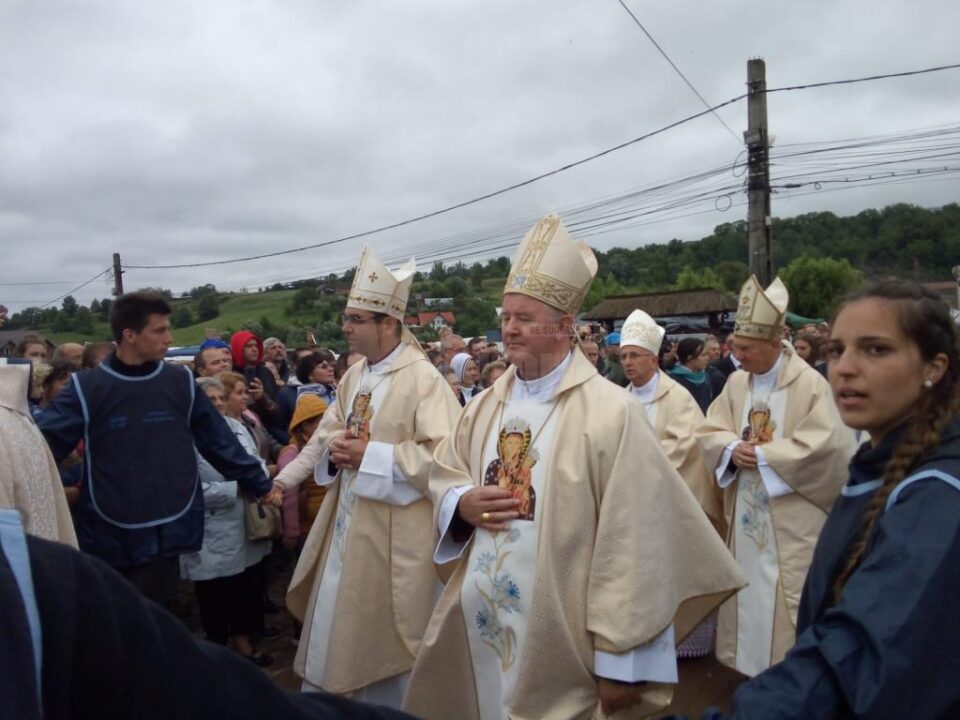 Pelerini din țară și străinătate, la marea sărbătoare de la Sanctuarul Marian de la Cacica