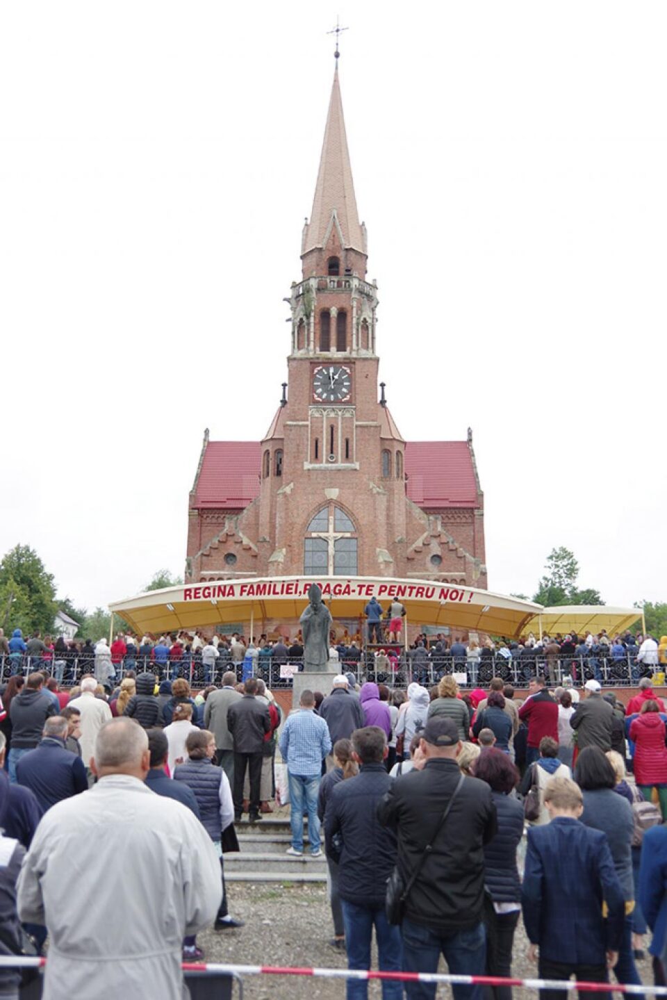 Turla Sanctuarului Marian de la Cacica este în pericol