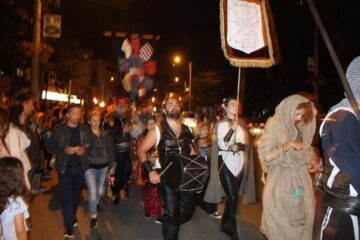 Cea mai mare paradă cu făclii din România a dat startul Festivalului de Artă Medievală „Ștefan cel Mare" Suceava