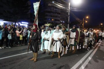 Cea mai mare paradă cu făclii din România a dat startul Festivalului de Artă Medievală „Ștefan cel Mare" Suceava