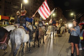 Cea mai mare paradă cu făclii din România a dat startul Festivalului de Artă Medievală „Ștefan cel Mare" Suceava