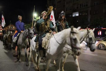 Cea mai mare paradă cu făclii din România a dat startul Festivalului de Artă Medievală „Ștefan cel Mare" Suceava
