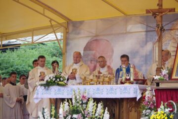 Liturghia a fost oficiată de ÎPS Miguel Maury Buendía, nunțiu apostolic în România și Republica Moldova