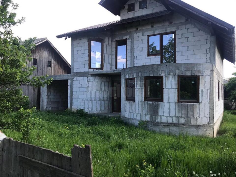 Imobilul în care a fost trasă fata