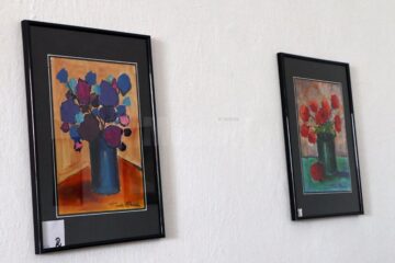 Expoziția „Flori pentru Flori”, a maestrului Radu Bercea, a fost vernisată de sărbătoarea Adormirii Maicii Domnului la Galeriile de Artă ale Muzeului de Artă „Ion Irimescu” din Fălticeni Radu Bercea
