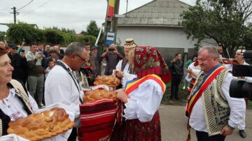 Oaspeții au fost întâmpinați cu pâine și sare