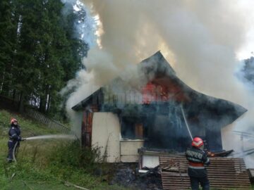 Incendiu puternic la o casă aflată în pădure, la Iacobeni