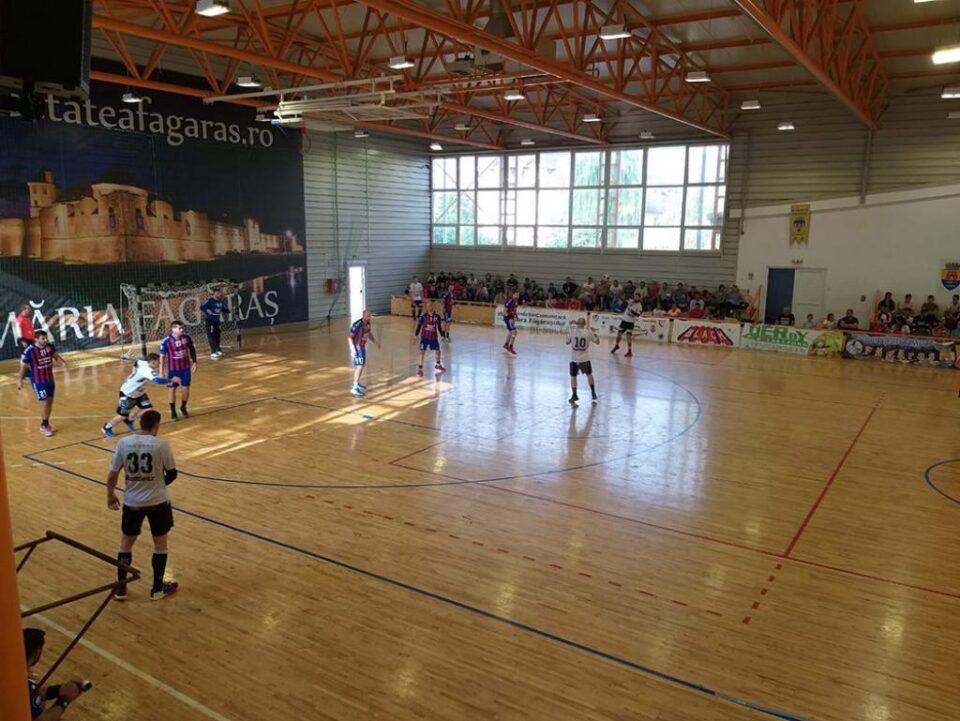 Universitarii au avut două meciuri de pregătire cu echipe din Liga Natională, CSM Făgăraș și CSM Reșița Universitarii au avut două meciuri de pregătire cu echipe din Liga Natională, CSM Făgăraș și CSM Reșița