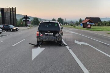 Autoturismul lovit violent din spate