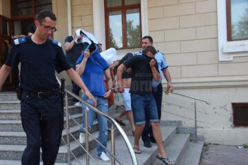 O parte dintre suspecți, duși la arestare în anul 2012