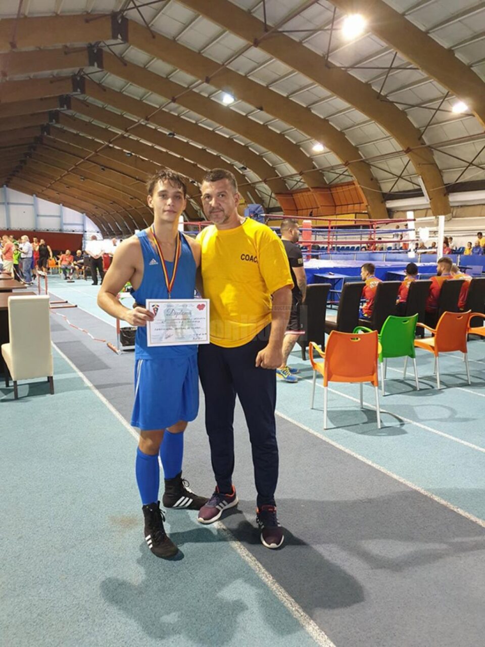Laurențiu Ungureanu, medaliat cu argint la Naționalele de tineret, alături de antrenorul Andu Vornicu Laurențiu Ungureanu, medaliat cu argint la Naționalele de tineret, alături de antrenorul Andu Vornicu