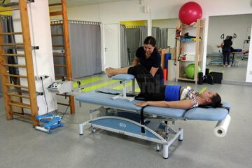 Uriașul potențial al serviciilor de recuperare medicală din Suceava, intuit și valorificat din plin de un absolvent de Teologie și un IT-ist