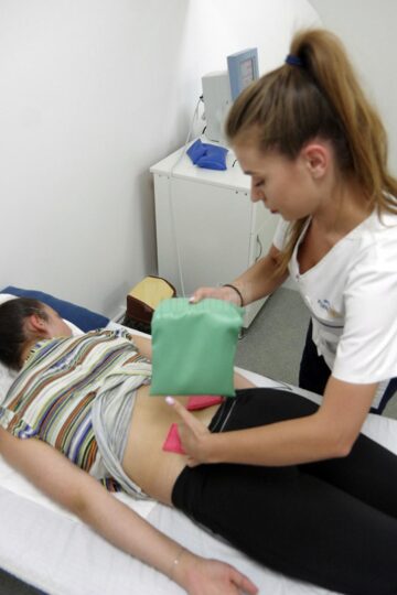 Uriașul potențial al serviciilor de recuperare medicală din Suceava, intuit și valorificat din plin de un absolvent de Teologie și un IT-ist