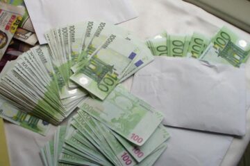 Din casa unui bărbat din Burdujeni s-au furat 30.000 de euro Din casa unui bărbat din Burdujeni s-au furat 30.000 de euro