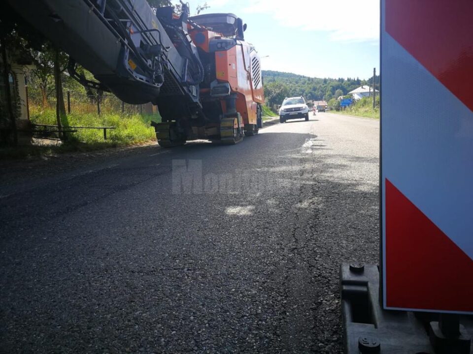 Asfaltări pe două porțiuni stricate ale DN 2 E, pe sectorul Păltinoasa-Solca