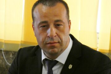 Viceprimarul Lucian Harșovschi este desemnat înlocuitor de drept al primarului Ion Lungu, cu susținerea a trei dintre partidele politice din Consiliul Local Viceprimarul Lucian Harșovschi este desemnat înlocuitor de drept al primarului Ion Lungu, cu susținerea a trei dintre partidele politice din Consiliul Local